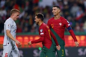 Ronaldo lặng tiếng, Bồ Đào Nha vẫn làm nên kỳ tích 