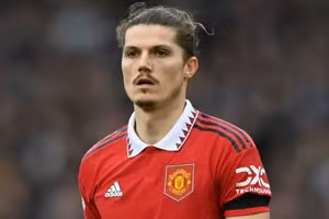 Video: Mê mẩn siêu phẩm đá phạt hàng rào của tiền vệ Man United