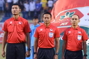 Trọng tài ngoại 'cầm cân' trận tranh suất trụ hạng tại V.League
