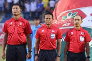 Trọng tài ngoại 'cầm cân' trận tranh suất trụ hạng tại V.League