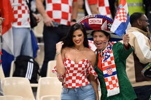 Cổ động viên ‘nóng bỏng nhất thế giới’ khoe loạt ảnh mới