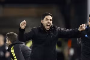  HLV Arteta quá khích, Arsenal trả giá đắt
