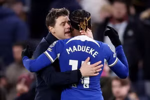 Thắng ‘hú vía’ Crystal Palace, cầu thủ Chelsea ăn mừng điên cuồng