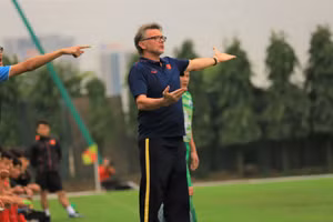 Các tuyển thủ Việt Nam nói gì về tân thuyền trưởng Philippe Troussier?