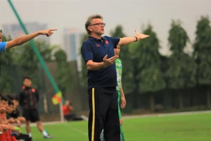 Các tuyển thủ Việt Nam nói gì về tân thuyền trưởng Philippe Troussier?