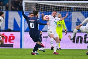 Video: Messi bất ngờ mang áo số 10 tại PSG 