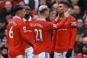 Kết quả vòng 27 Ngoại hạng Anh: Man Utd suýt trắng tay, Arsenal bỏ xa Man City