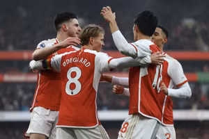 Arsenal vững ngôi đầu sau vòng 14 Ngoại hạng Anh 