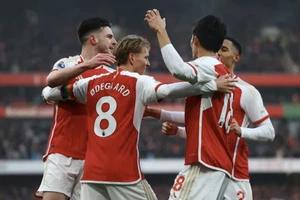 Arsenal vững ngôi đầu sau vòng 14 Ngoại hạng Anh 