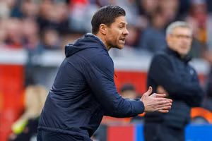 Top 10 HLV xuất sắc nhất châu Âu nửa đầu mùa 2023-2024 