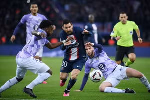 Video: HLV PSG yêu cầu toàn đội làm điều đặc biệt với Messi 