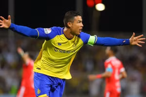 Video: Ronaldo chói sáng, đi vào lịch sử ở Ả Rập Xê-út