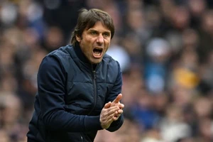 Chelsea bất ngờ đàm phán với 'người cũ' Antonio Conte