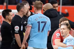 Tranh cãi nảy lửa bàn thắng của Man Utd trong trận derby Manchester