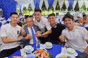 Thầy Park và loạt cầu thủ nổi tiếng dự đám cưới Đình Trọng 