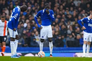 Everton được trả lại 4 điểm khiến 3 tân binh vào vùng nguy hiểm 