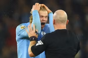 Man City lĩnh án phạt nặng vụ ‘nổi điên’ với trọng tài 
