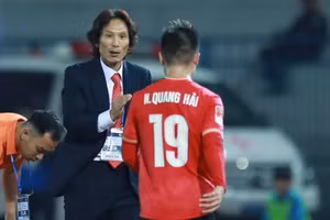 Ê kíp HLV Hàn Quốc tại Công an Hà Nội nhận tin sốc