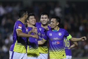 Hà Nội FC chiếm ngôi đầu, tân binh Khánh Hòa mãn nguyện sau vòng 3 V.League