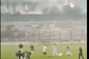 Kinh hoàng sét đánh 7 cầu thủ thương vong 