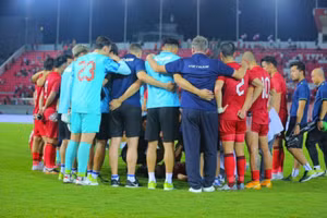 Vì sao HLV Troussier không dự họp báo của tuyển Việt Nam?