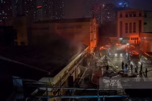 Kho xưởng tại công ty dược phẩm Hà Tây bất ngờ phát hoả trong đêm.