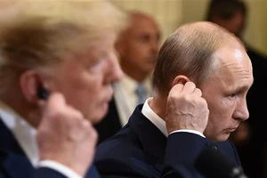 Tổng thống Mỹ Donald Trump (trái) và Tổng thống Nga Putin