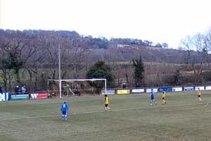 Video: Siêu phẩm vô-lê ghi bàn không tưởng