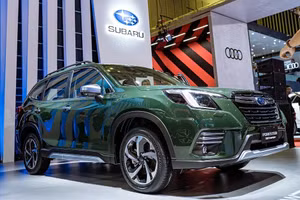 Cung cao cầu thấp, doanh nghiệp ô tô hạ giá