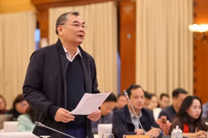 Trung tướng Tô Ân Xô trả lời câu hỏi của phóng viên.