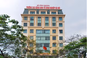 Trụ sở chính trường Cao đẳng Kinh tế Công nghiệp Hà Nội, số 143 Nguyễn Ngọc Vũ, Trung Hòa, Cầu Giấy, Hà Nội 