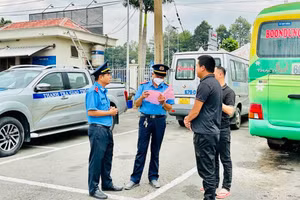 Hà Nội công bố đường dây nóng phản ánh vi phạm giao thông dịp Tết. Ảnh minh họa