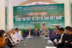 TS Nguyễn Ngọc Sinh, Chủ tịch Hội Bảo vệ Thiên nhiên và Môi trường Việt Nam phát biểu tại buổi lễ.