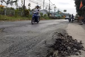 Cử tri Sóc Trăng kiến nghị sửa chữa, nâng cấp tuyến quốc lộ 61B để đảm bảo an toàn giao thông.