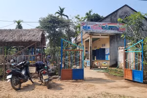 Không nhà vệ sinh là nỗi ám ảnh của cô trò Nước Tang suốt thời gian qua.