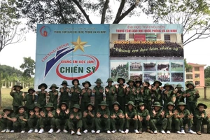 Hoạt động ngoại khóa của khóa học "Chúng em học làm chiến sỹ" tại Trung tâm Giáo dục quốc phòng và an ninh (Đại học Thái Nguyên)