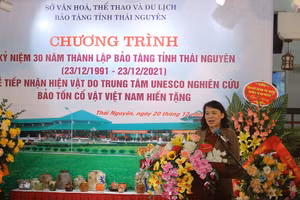 Bà Nguyễn Thị Mai, Giám đốc Sở Văn hóa, Thể thao và Du lịch Thái Nguyên phát biểu chúc mừng tại chương trình