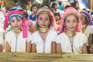 Phụ nữ Kayan có quan niệm cổ càng dài càng đẹp. Không những thế, những chiếc vòng cổ được cho là thể hiện địa vị xã hội của phụ nữ.