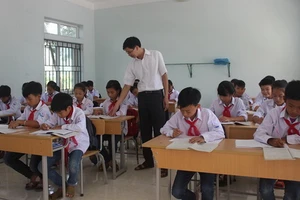 Một giờ học của thầy, trò Trường tiểu học Bạch Lưu (Sông Lô, Vĩnh Phúc). Ảnh: Báo Vĩnh Phúc 