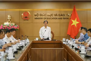 Bộ trưởng Bộ Giáo dục và Đào tạo Nguyễn Kim Sơn phát biểu chỉ đạo tại buổi làm việc.