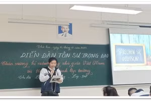 Chi đội Lê Hồng Phong 9A7 – Trường THCS Ngô Sĩ Liên tổ chức diễn đàn Tôn sư trọng đạo. Ảnh tư liệu.