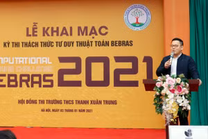 GS.TS Lê Anh Vinh phát biểu khai mạc kỳ thi tại Hội đồng thi trường THCS Thanh Xuân Trung (Hà Nội).