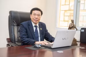 TS. Vũ Văn Tiến – Hiệu trưởng Trường THPT Chuyên ĐH Sư phạm.