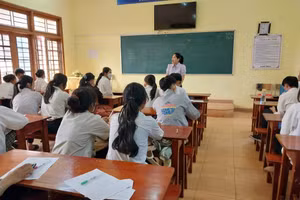 Học sinh lớp 12 Trường THPT Hướng Phùng (Quảng Trị) 