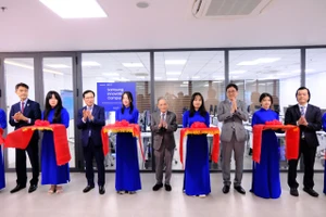 Lễ bàn giao phòng Lab cho Trường ĐH Duy Tân trong khuôn khổ chương trình Samsung Innovation Campus.