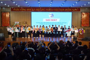 16 giải nhất được trao tại Hội nghị sinh viên nghiên cứu khoa học Trường ĐH Ngoại ngữ, ĐH Đà Nẵng. 