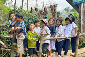 Học sinh điểm trường thôn của Trường Phổ thông dân tộc bán trú Tiểu học Trà Tập (Nam Trà My, Quảng Nam). Ảnh: Trà Thu. 