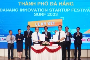 Đại diện Sở KH&CN Đà Nẵng ký kết với Học viện Khoa học Công nghệ và Đổi mới sáng tạo (Bộ KH&CN).