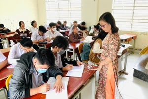 Giờ học Toán lớp 12 của Trung tâm GDTX số 2 Đà Nẵng. 