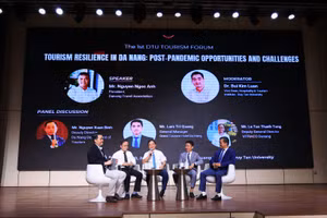 Diễn đàn du lịch do Trường ĐH Duy Tân tổ chức thu hút sự tham gia của nhiều doanh nghiệp. 